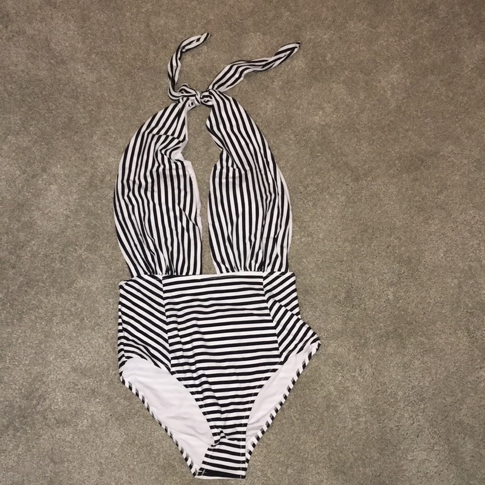 Cupshe Halter swimsuit